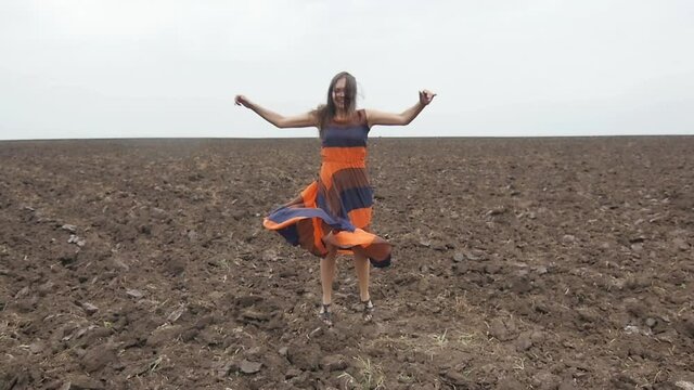 Girl dances and jumps on a Flowed field
