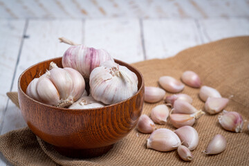 Garlic cloves and garlic on a wooden table.