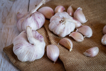 Garlic cloves and garlic on a wooden table.