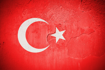 Obraz premium Turkey flag on cracked wall
