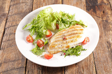 grilled chicken and lettuce and tomato