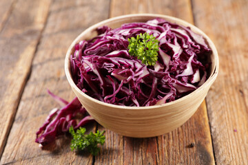 Obraz na płótnie Canvas red cabbage salad with fresh parsley