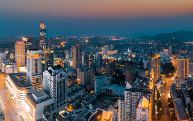 Fototapeta premium Nocny widok miasta Wuxi, prowincja Jiangsu, Chiny
