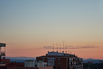 Fototapeta na wymiar It dawns in a Madrid neighborhood with the Sierra in the background. Spain