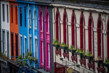 Obraz premium case colorate nella città vecchia di Edimburgo