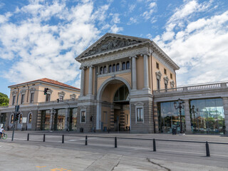 Obraz premium adua, entrance of new restorated Foro Boario parking at daytime with no cars in the street, near Prato della Valle square, with blue sky with some clouds