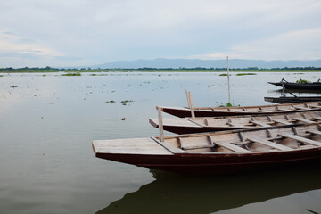 Obraz premium Thai tradition wooden long-tail boats in the river