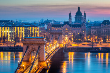 Fototapeta premium Close up of St. Stephen's Basilica with Szechenyi Chain Bridge reflect in Danube river, Budapest during twilight