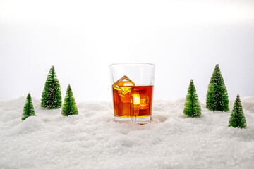 Whiskyglas mit Eiswürfel Wintermotiv