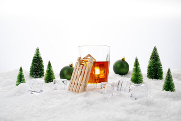 Whiskyglas mit Eiswürfel Wintermotiv