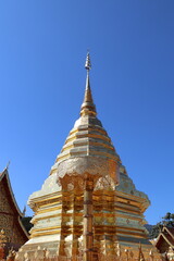 Fototapeta premium Stupa en or, Wat Phrathat Doi Suthep à Chiang Mai, Thaïlande