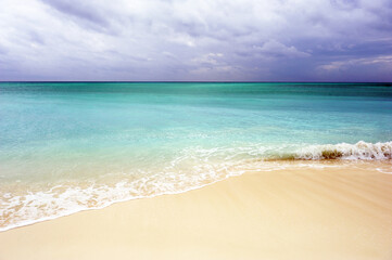 Fototapeta na wymiar Beautiful sea wave and white sand beach Zanzibar, Tanzania.
