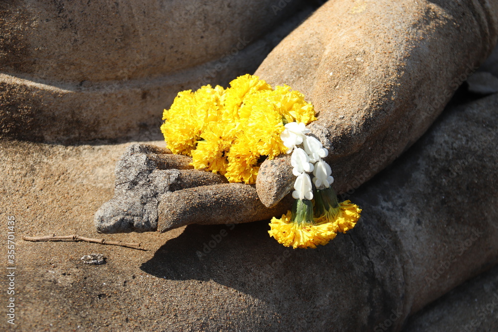 Canvas Prints Fleur dans la main de Bouddha, parc historique de Sukhothaï, Thaïlande