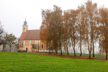Fototapeta premium church in autumn fog in Austria