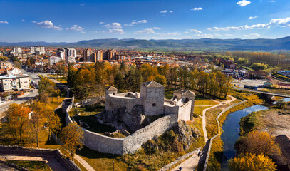 Obraz premium Aerial view of medieval fortress Pirot, in Pirot town in Serbia