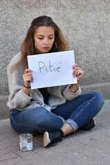 Jeune femme sans domicile fixe