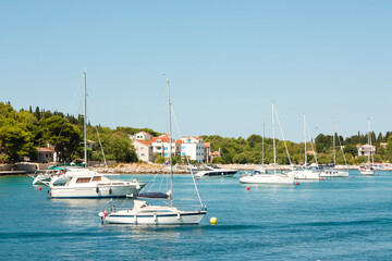 Obraz premium Sailing boats anchored in Prvic island bay