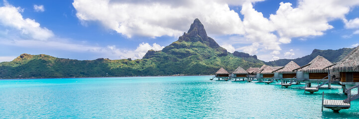 Bora Bora Island, French Polynesia. Web banner in panoramic view. - obrazy, fototapety, plakaty