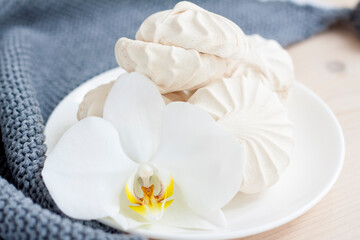 Fototapeta na wymiar Marshmallows. Vanilla sweet homemade marshmallows. Light composition with an Orchid flower. Sweet delicious dessert.