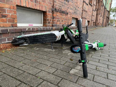 Umgekippte E-Roller