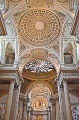 Obraz premium Main hall of the interior of Pantheon, the former Saint Genevieve cathedral turned into a monument for heroic and famous french citizens, Paris, France