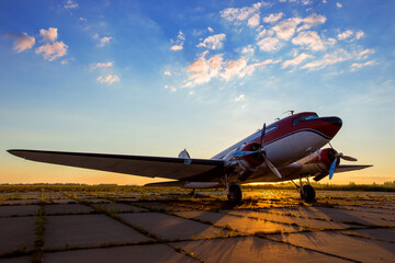 Fototapeta na wymiar Douglas DC3 airplane on the airfield