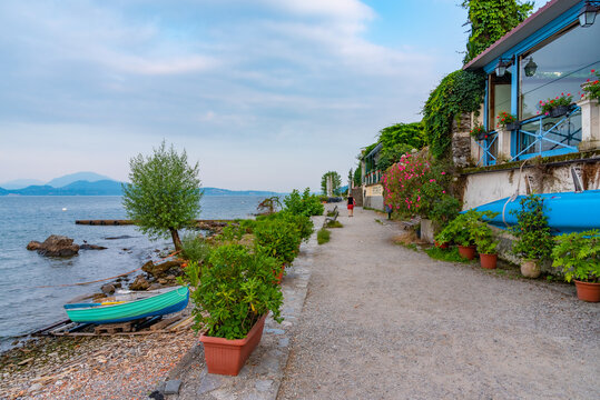 Colorful houses at Isola Superiore dei pescatori at Lago Maggiore, Italy