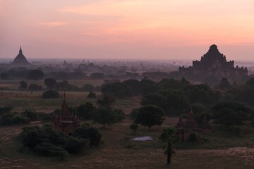 Obraz premium Sunrise Pagodas stupas and temples of Bagan in Myanmar, Burma