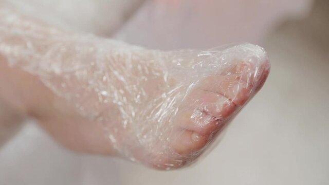 Beautiful legs on the pedicure in the film.
