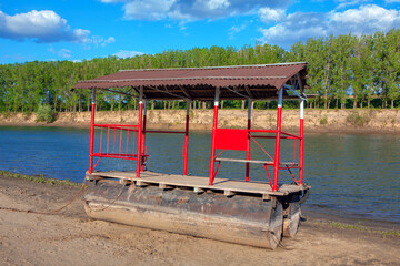 floating gazebo for transporting passengers across the river