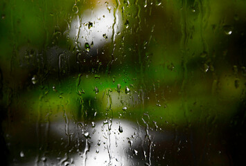 Капли дождя