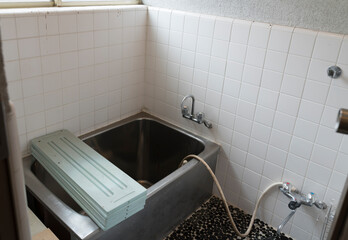 住宅　リフォーム用　解体前　現場実例写真素材　浴室　バランス釜