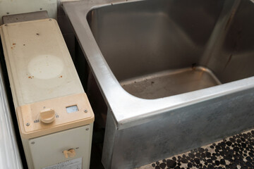 住宅　リフォーム用　解体前　現場実例写真素材　浴室　バランス釜
