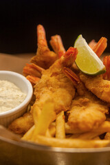 fried shrimp with sauce and lemon slice