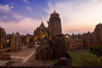 Obraz premium Lingaraj Temple, built in 11th century, is dedicated to Lord Shiva and is considered as the largest temple of the city.Old Town, Bhubaneswar, Odisha, India