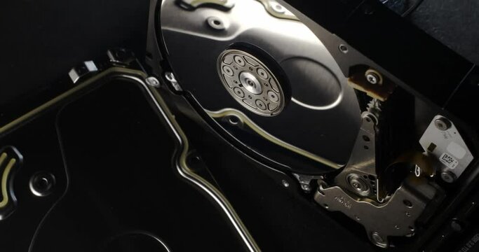 Hard Drive starting and stopping, inner working of HDD, reflection on platter