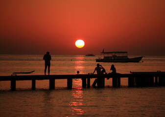 Fototapeta na wymiar sunset on the beach at Maldives