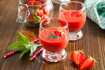 strawberry cocktail in glasses on a tray in a garden, selective focus