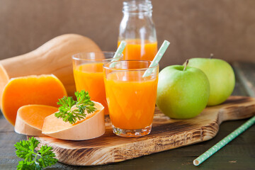Fototapeta na wymiar pumpkin apple juice in a glass, selective focus
