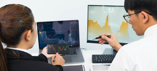 Stock surfers consult investment with online brokers, trading, trading stocks to get business profits.