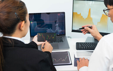 Stock surfers consult investment with online brokers, trading, trading stocks to get business profits.