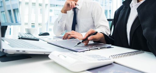 Stock surfers consult investment with online brokers, trading, trading stocks to get business profits.