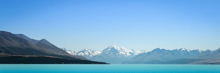 Aoraki Mount Cook Nieuw-Zeeland Lake Pukaki. Berg in Nieuw-Zeeland. Bergmeer panorama landschap banner achtergrond.