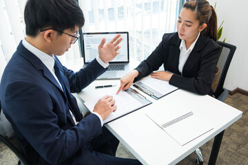 Resumes for applying for jobs, introducing and presenting work records, educational background, personal history to apply for jobs suitable for positions in business organizations.