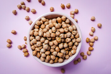 Fresh uncooked Turkish peas in a bowl