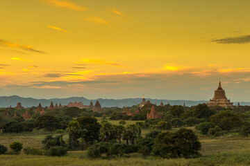 Fototapeta na wymiar Sunset Over the Bagan City.