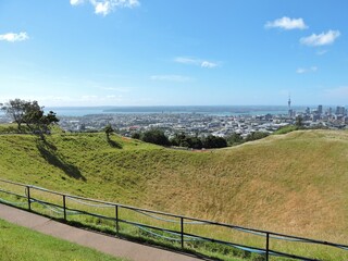 Fototapeta na wymiar A view of Auckland from Mount Eden