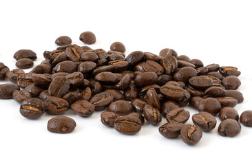Obraz premium Coffee beans isolated on white background