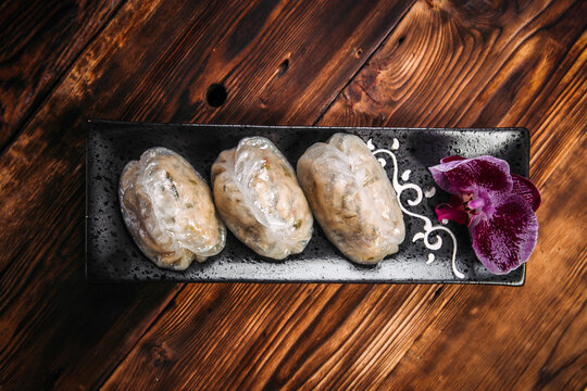 Korean steamed pjan-se pigodi pies with cabbage