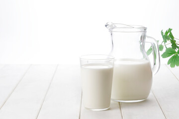 グラスに入った牛乳　